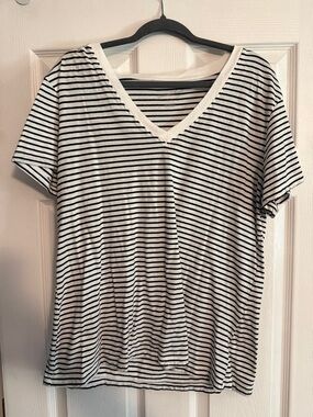 Stripped Universal Thread Tshirt